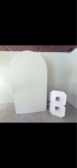 Wood Background and number 8 mosaic with lights