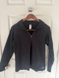 Patagonia Women's Black Quarter Zip-Up Fleece Sweater