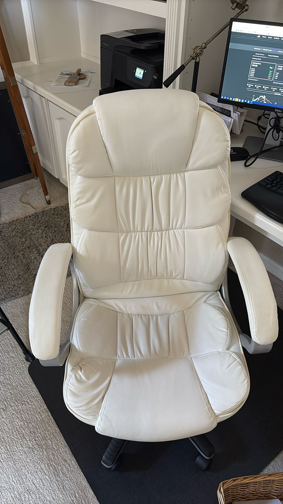 Nice White Leather-Look Executive Office Chair