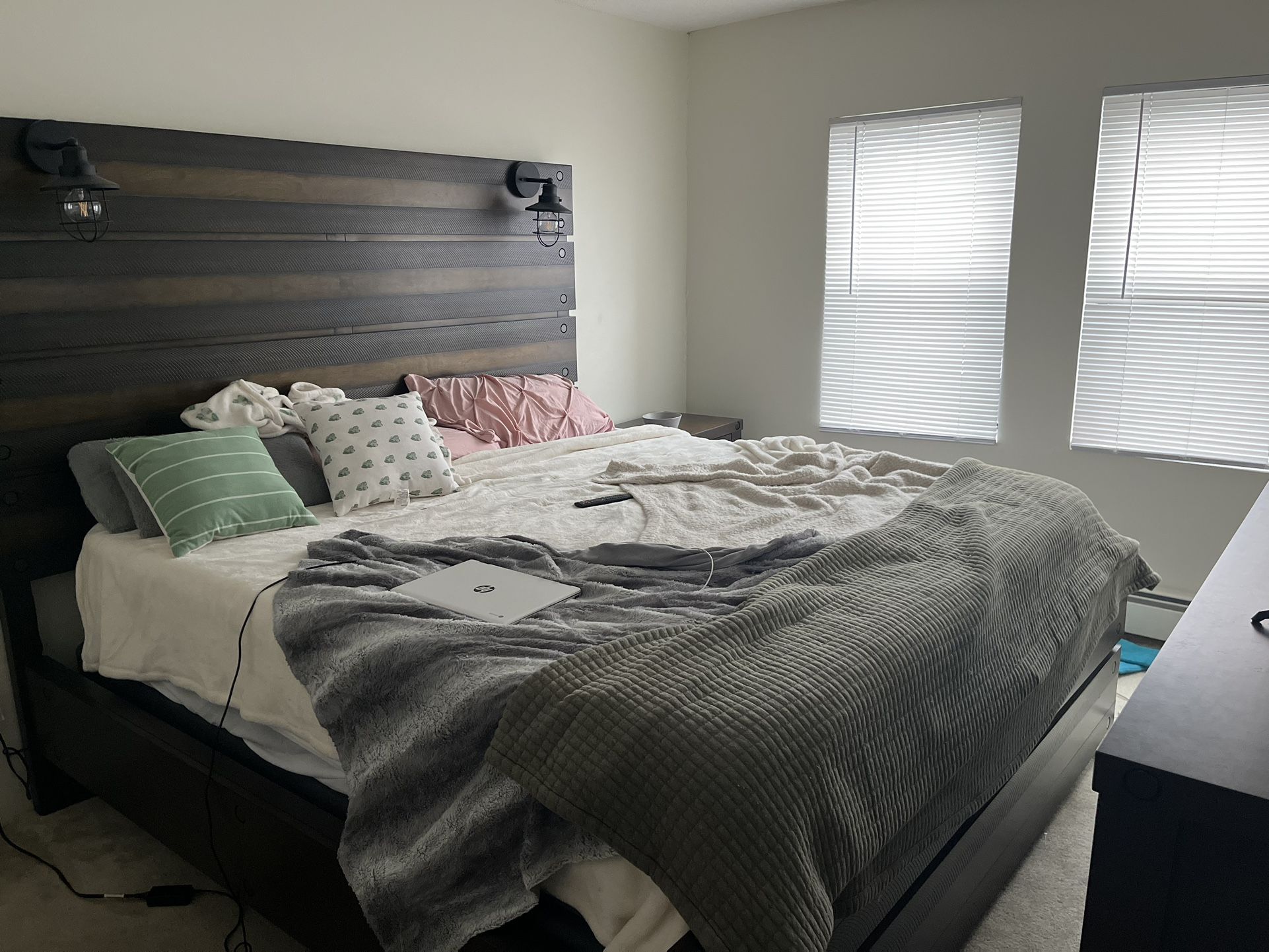 King size Bed