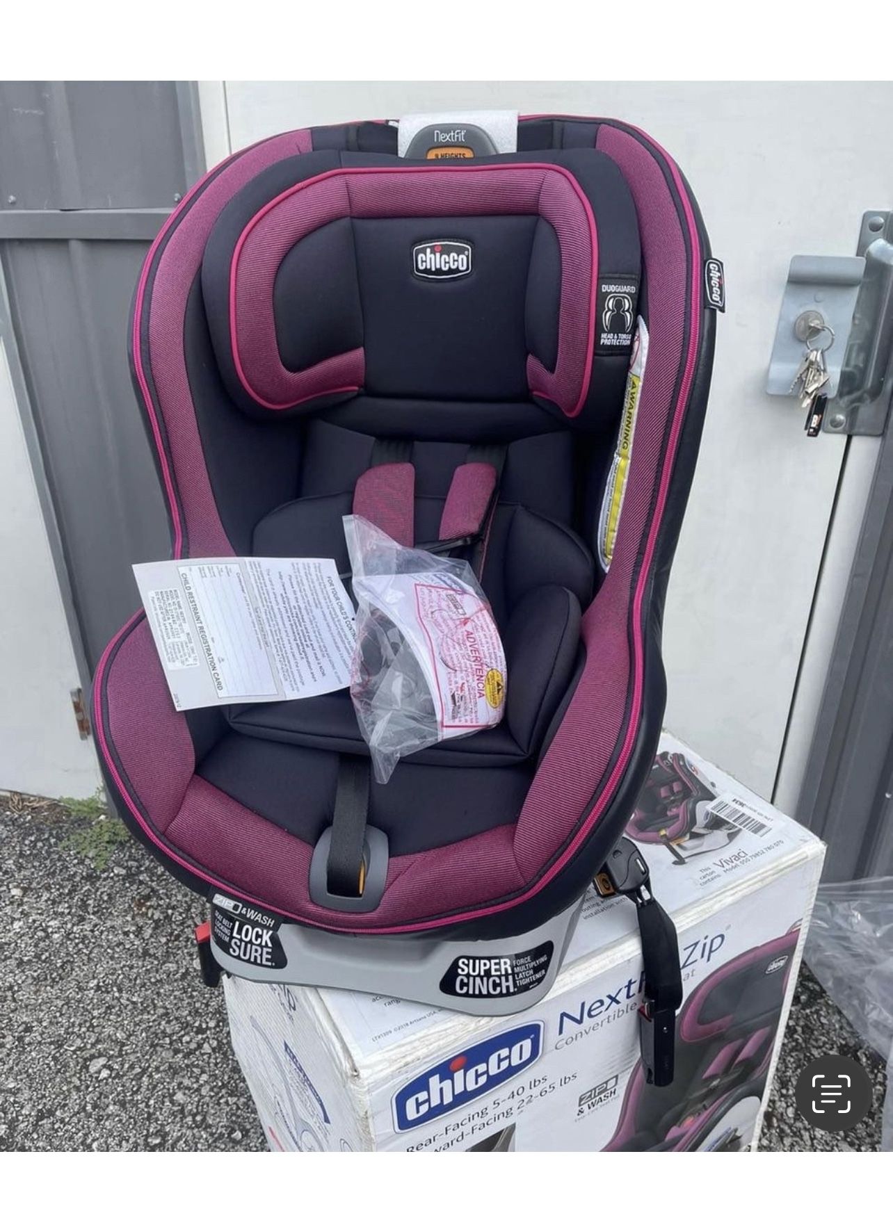 New Chicco Convertible Car Seat 