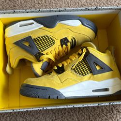 Air Jordan 4 Retros GS lightings 