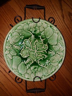 Green Decorative Plate with metal rack