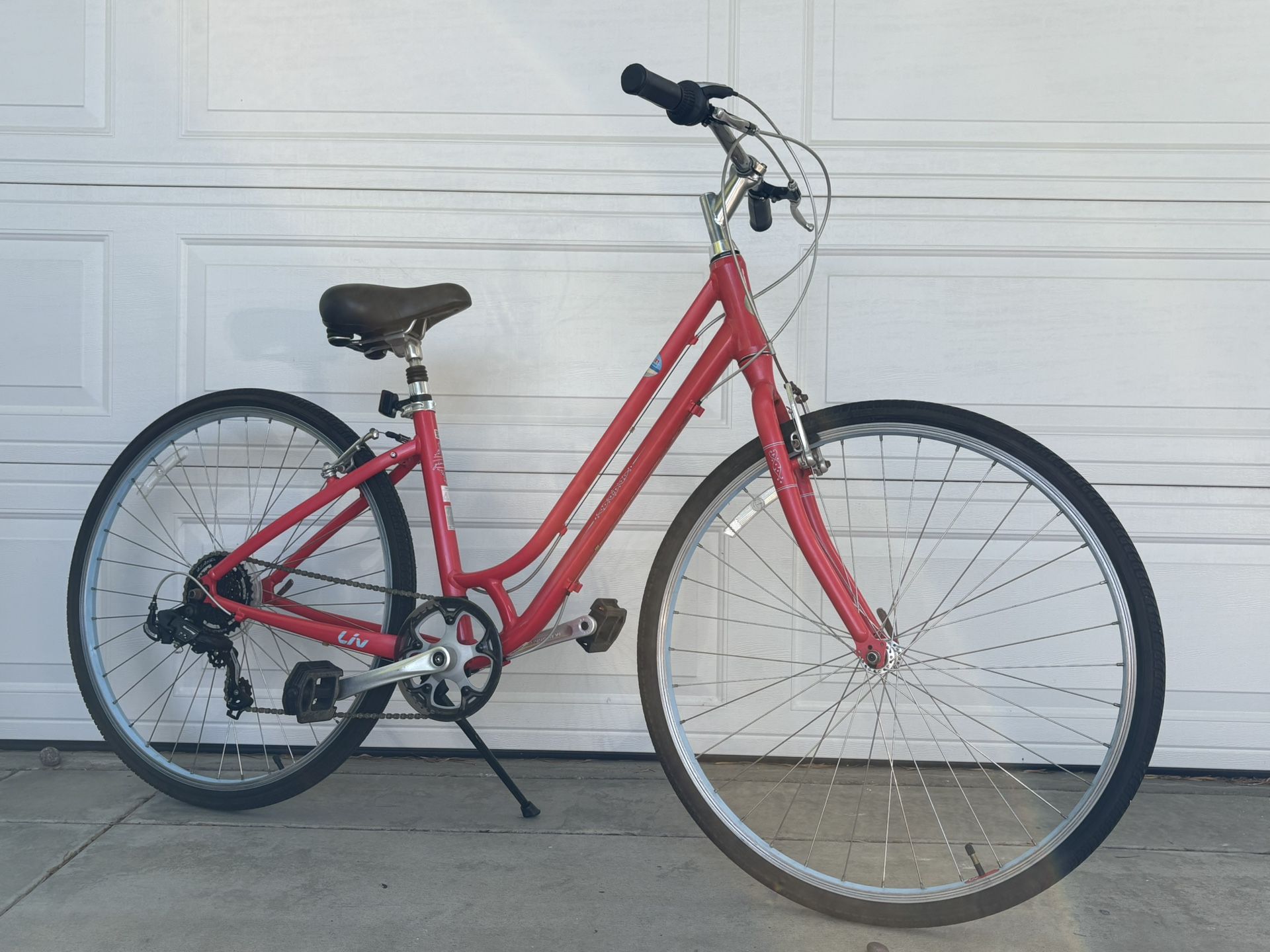 Beautiful 7 Speed Aluminum Frame Liv Flourish By Giant Hybrid Comfort Bike