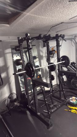 Rep half rack squat rack with spotter arms