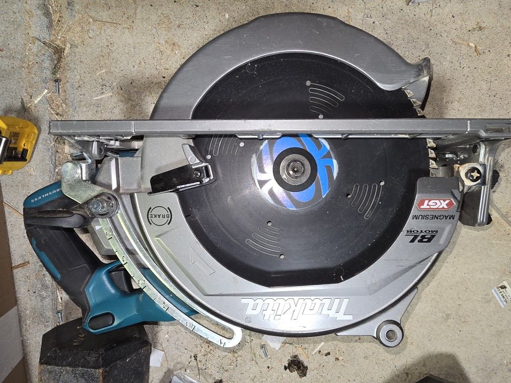Makita 40v 10-1/4 Cordless Circular Saw