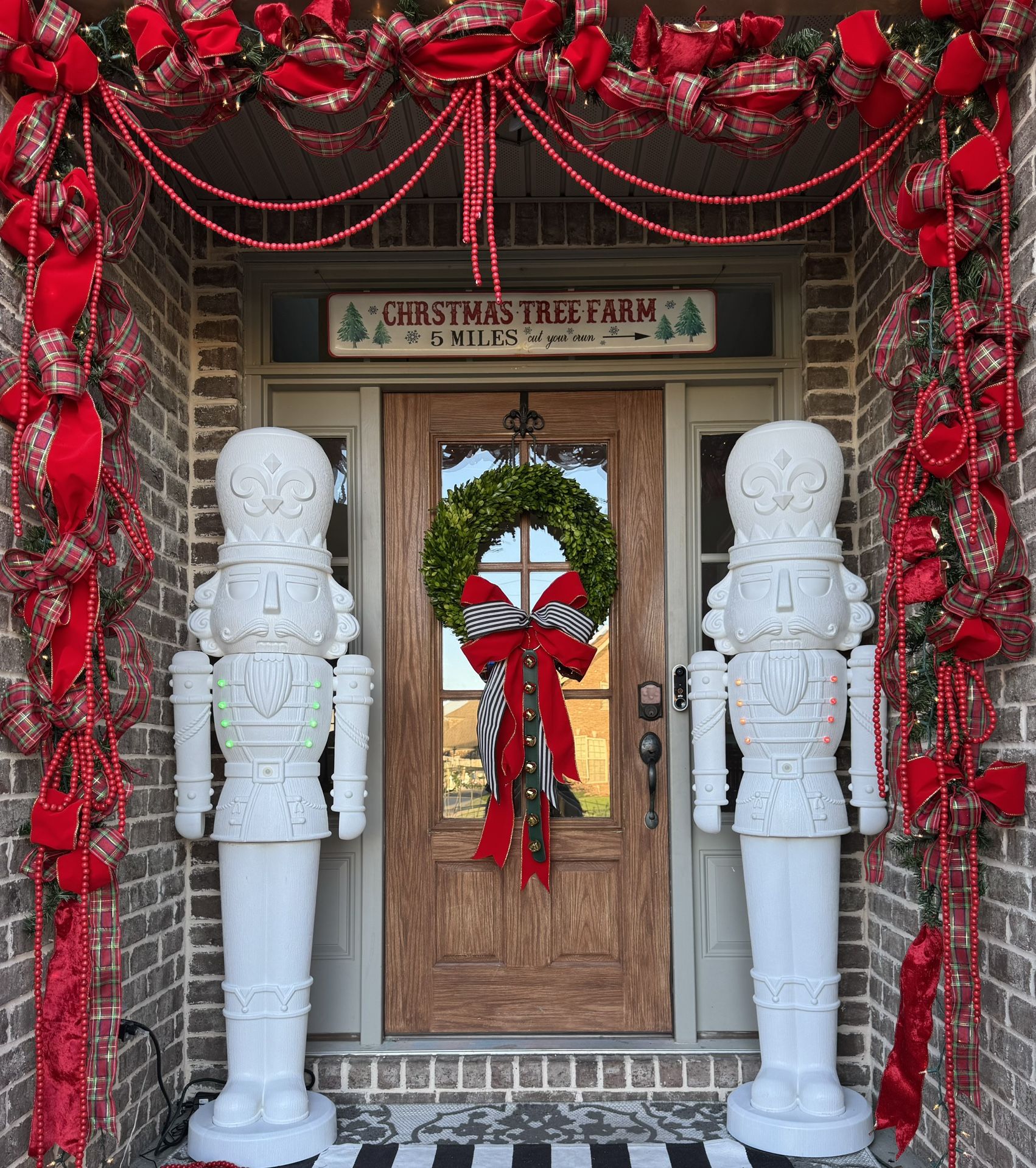Doorway Christmas Garland With Ribbon And Pearls