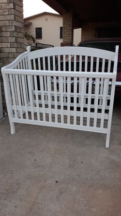 WHITE BABY CRIB