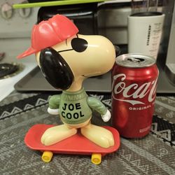 VINTAGE SNOOPY CARTOON TOY FIGURE FIGURINE COLLECTABLE 