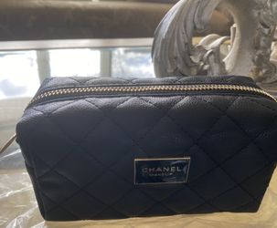 chanel cosmetic bag gift set