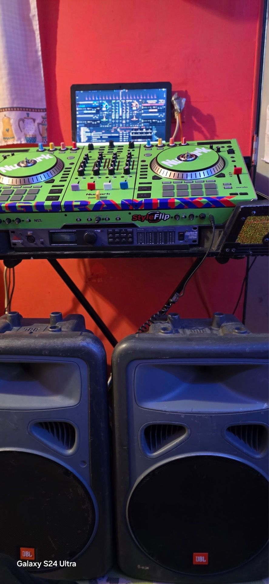 Dj set controller Numark , Stan , 2 speakers JBL ,DRIVERACK