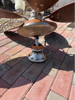 Harbor Breeze overhead fan $60 Abanico para interior