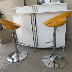 White Gloss Bar with 2 stools