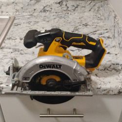 20V MAX* XR® Cordless Brushless 7-1/4 in Circular Saw with POWER DETECT™ Tool Technology Kit
