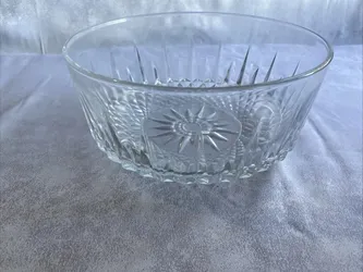 Vintage Arcoroc Glass Hoilday Serving Bow Diamond Starburst 9”