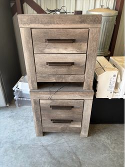 2 Nightstands