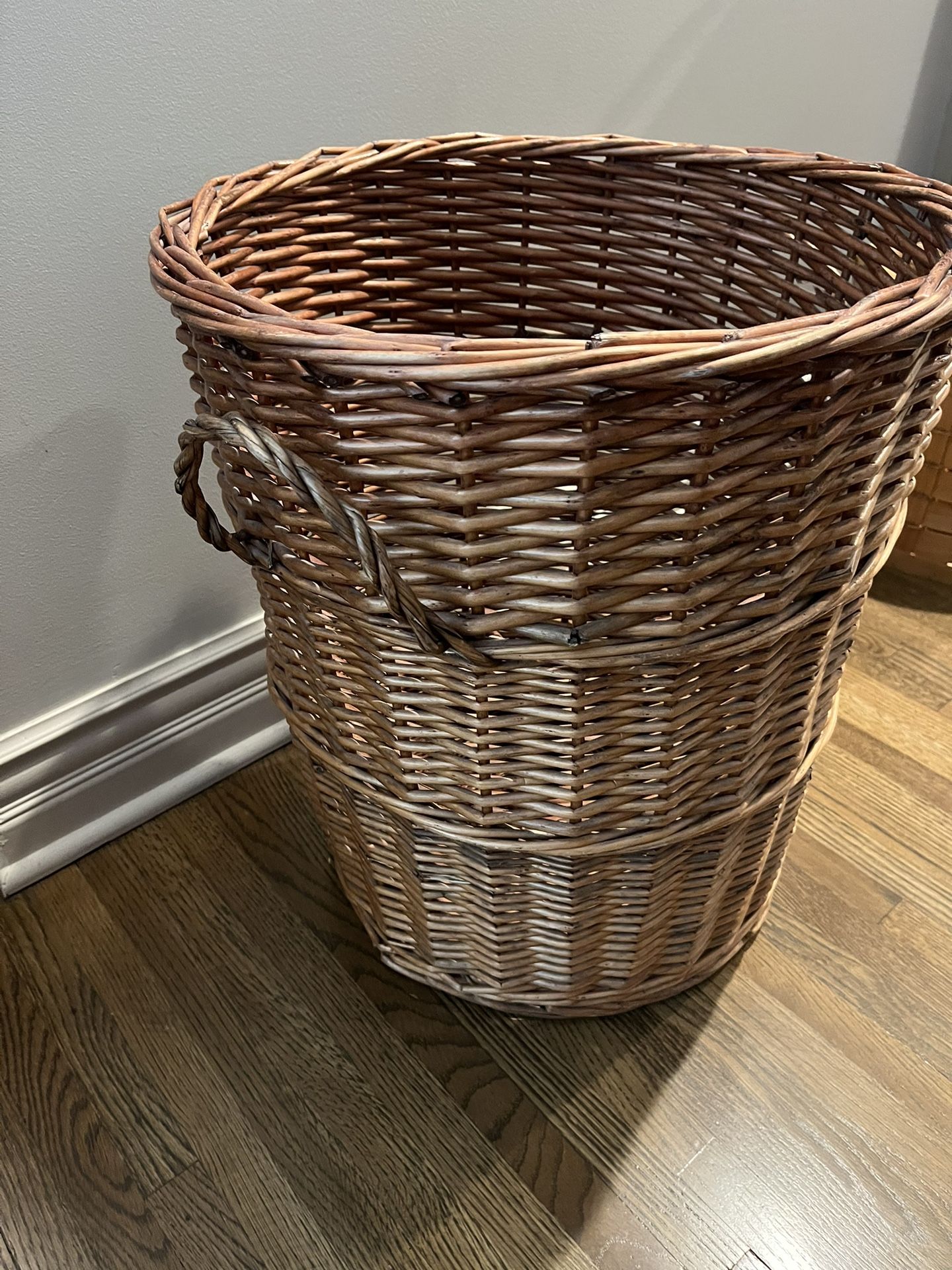 Large Brown Wicker Basket With Handles - Great For Laundry
