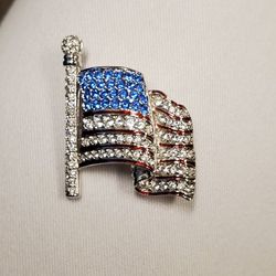 Swarovski Vintage Silvertone American Flag Pin Brooch With Multicolor Crystal. Breath taking piece