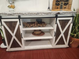 Farmhouse hutch