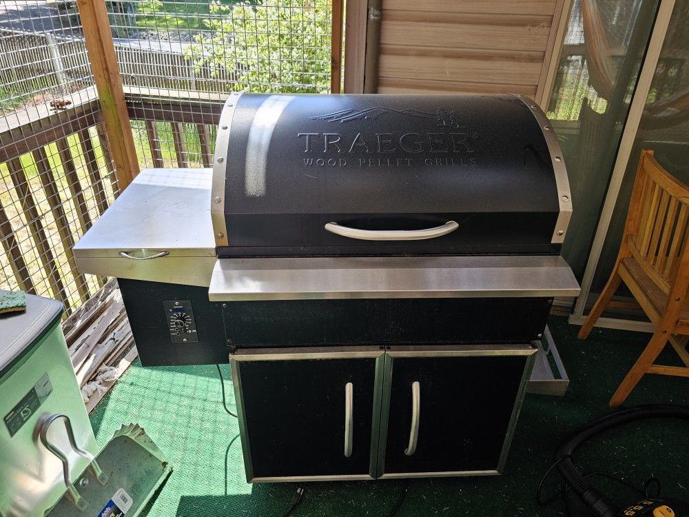 Treager Pellet Electric Smoker Grill for Sale in Mukilteo, WA OfferUp