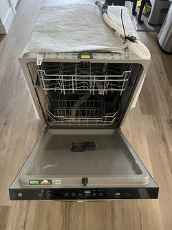 GE 24in Dishwasher, excellent condition, 6 months old