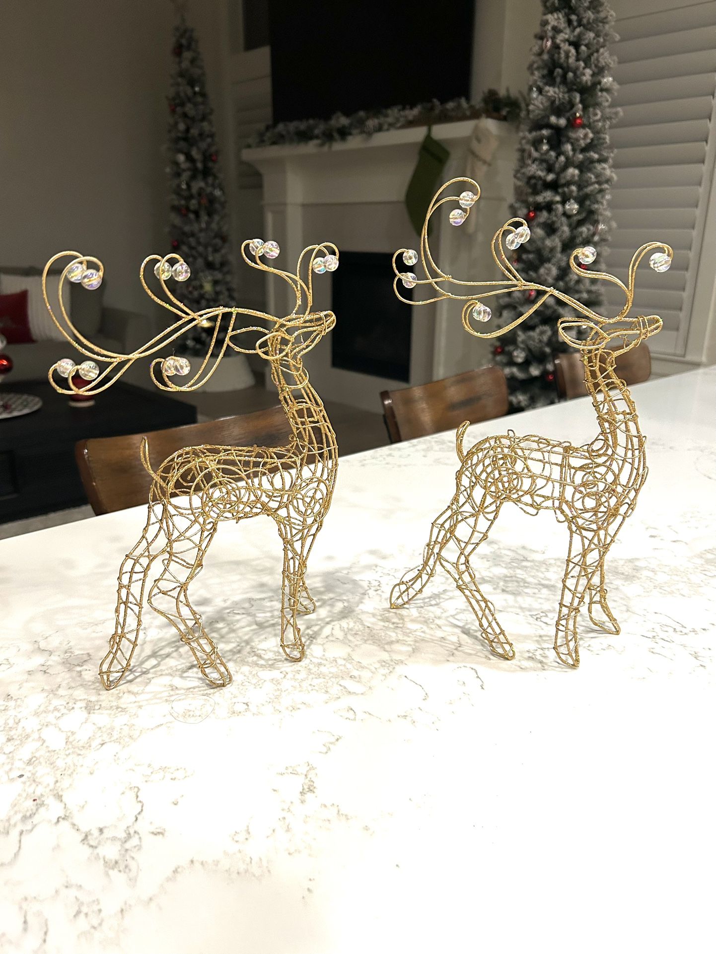 2 Pretty Reindeers (Gold)