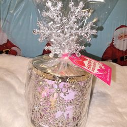 Strawberry Snowflake 3 Wick Candle