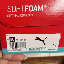 Boys pumas Size 5 