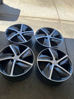 For sale Honda set of wheels size 17 like new