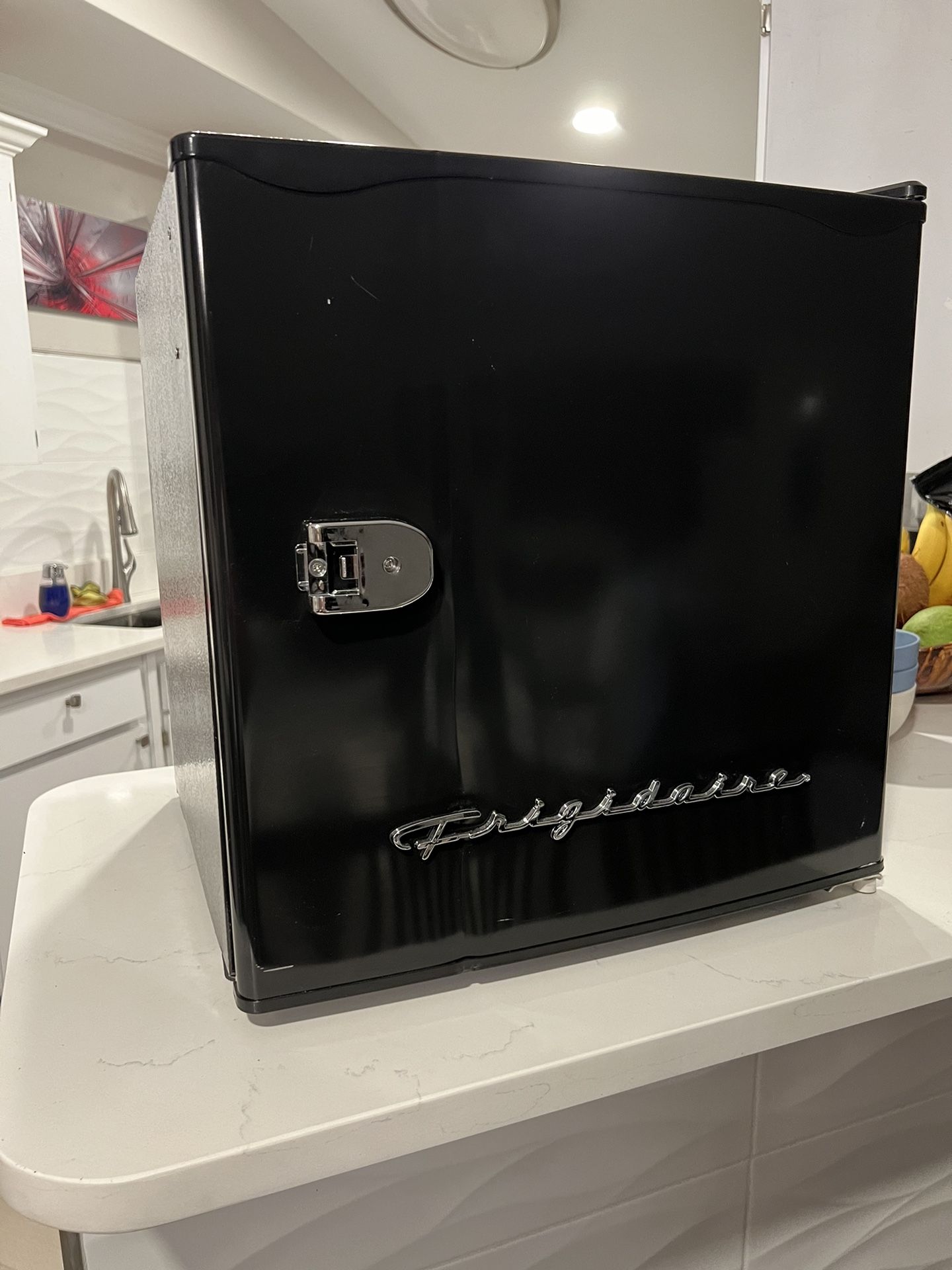 Used Mini fridge - Frigidaire