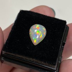 Natural Opal Very Good Quality Colors Very Flashy Good Size