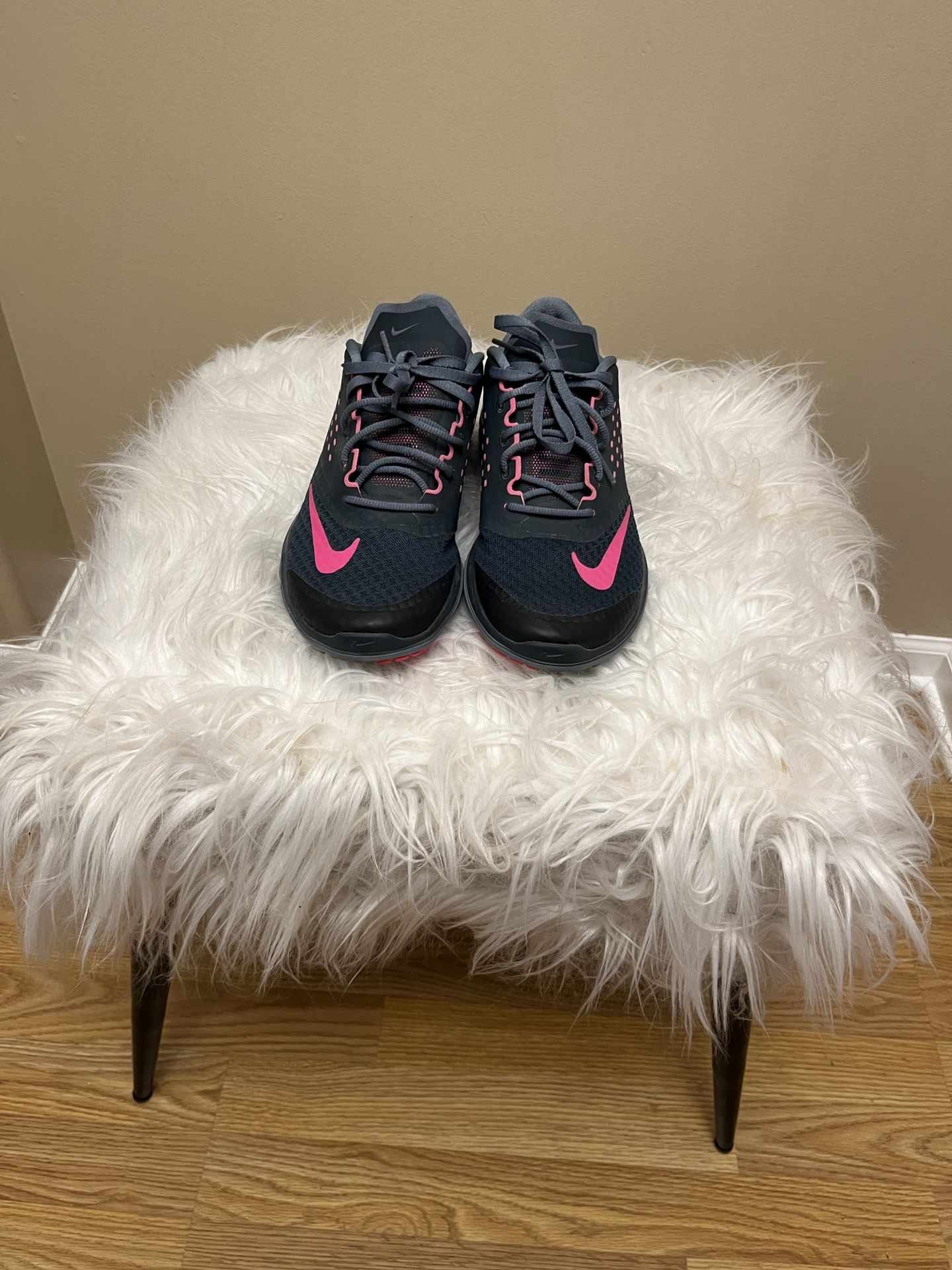 Nike Women Fitsole Lite Run 2 Athletic Running Shoes. Size 9.