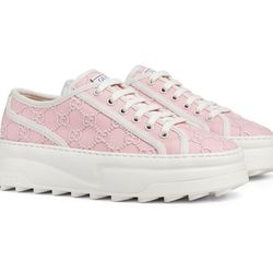 Gucci pink shoes size 7.5 woman