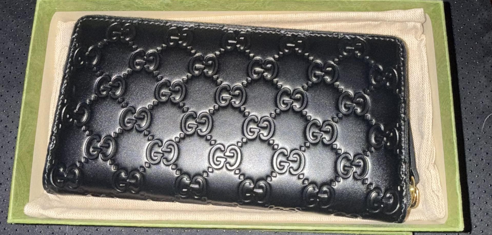 Gucci GG Emblem zip around wallet