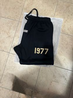 Brand new essential sweatpants 1977