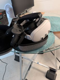 Meta Quest 3 VR Headset with Controllers and Case