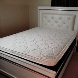 NEW PLUSH QUEEN PILLOWTOP MATTRESS WITH BOX SPRING ♨️ Bed frame is not available