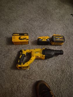 Dewalt tool and 3 batterys