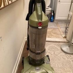 Hoover Bagless Wind Tunnel Home Vacuum Carpet Cleaner 