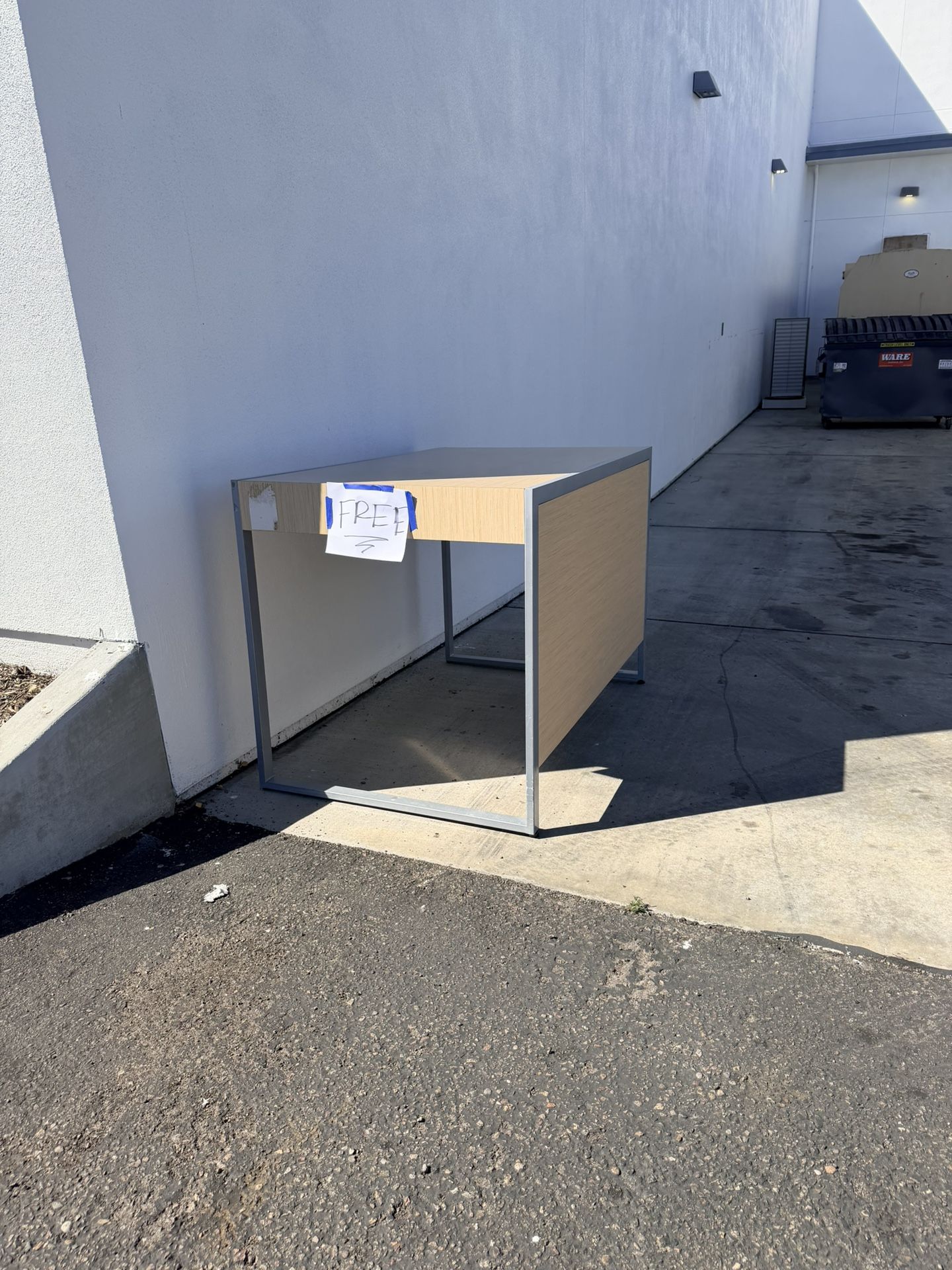 FREE Large Table β La Jolla (Nordstrom Rack Pickup)