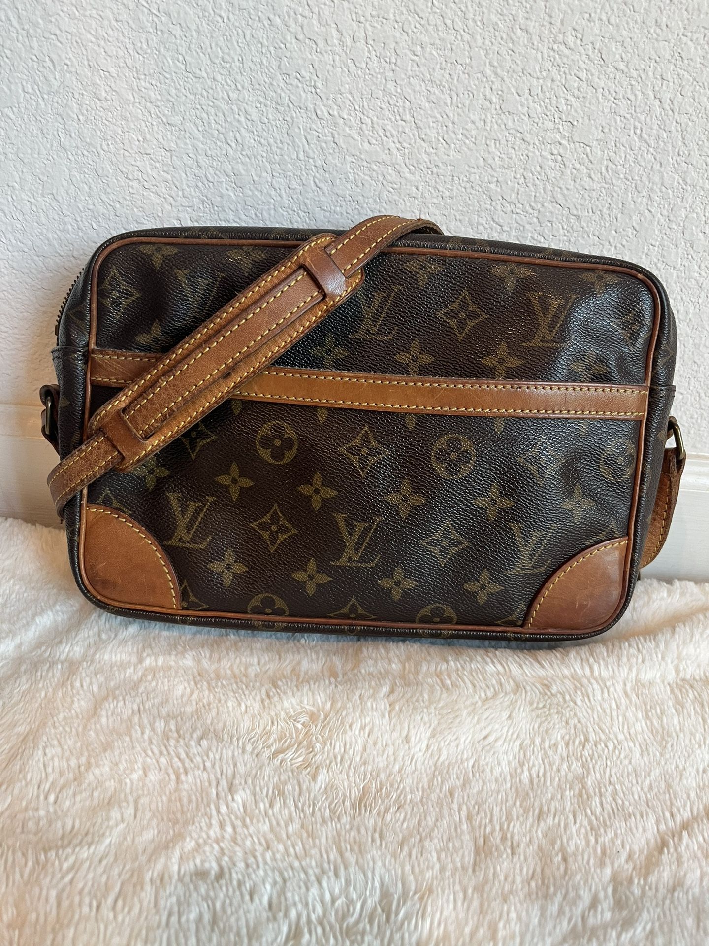 LV CROSSBODY