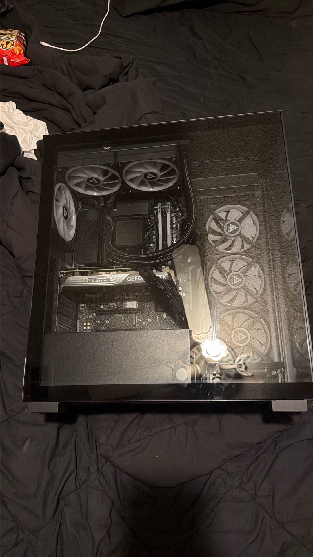 CyberPowerPC - Gamer Supreme Gaming Desktop - Intel Core i7-14700KF - 32GB Memory - NVIDIA GeForce RTX 4060 Ti 16GB - 2TB SSD - Black