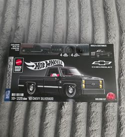 Hotwheels Brick Shop 83 Chevy Silverado