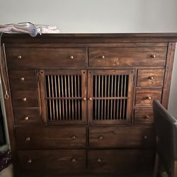 Solid Oak Dresser With Peek A Boo Cabinets 