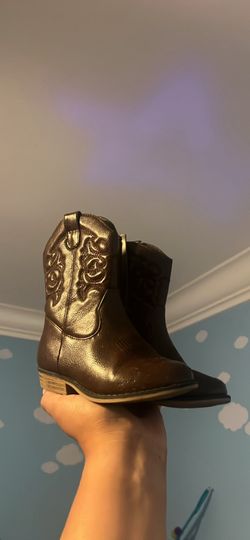 Girls size 10, cowboy cowgirl boots brown Girls size 10 cowboy cowgirl boots brown
