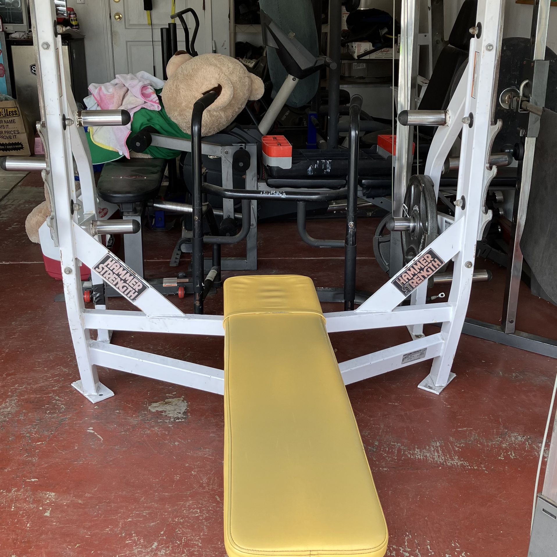 Hammer Strength Olympic Flat Bench With Weight Horns