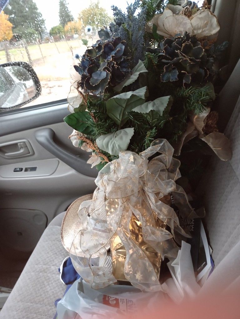 Gorgeous Christmas Decoration 24 In High 6 In Wide