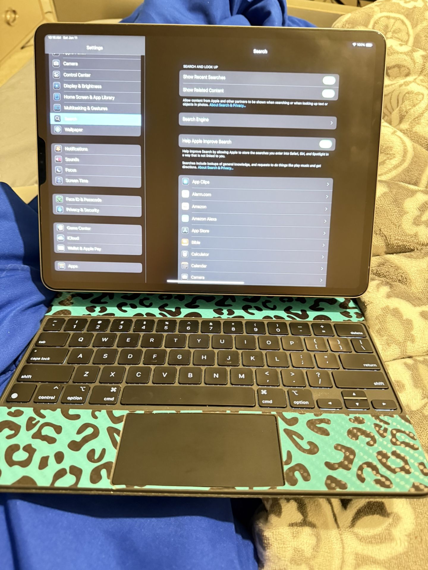 12.9 iPad Pro 6th Gen With Keyboard And Screen Protector