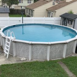 24’ Round pool all accessories included, vacuum, Filter, hoses, etc