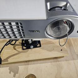 Projector(short throw) And Screen With Ceiling Mount